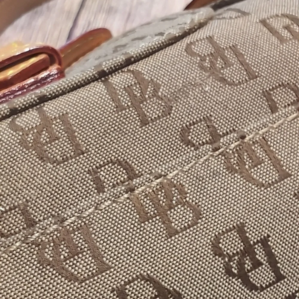 Dooney & Bourke Signature Light Brown Double Buckle Pockets Hobo Shoulder Purse - Picture 7 of 16